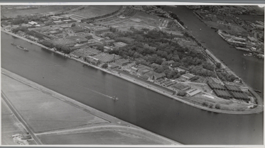 Luchtfoto van het Hembrugterrein (1935). Foto: Gemeentearchief Zaanstad.